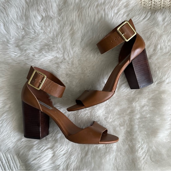 Steve Madden Shoes - Steve Madden Estoriaa Tan Buckle Block Heeled Sandals Size 9